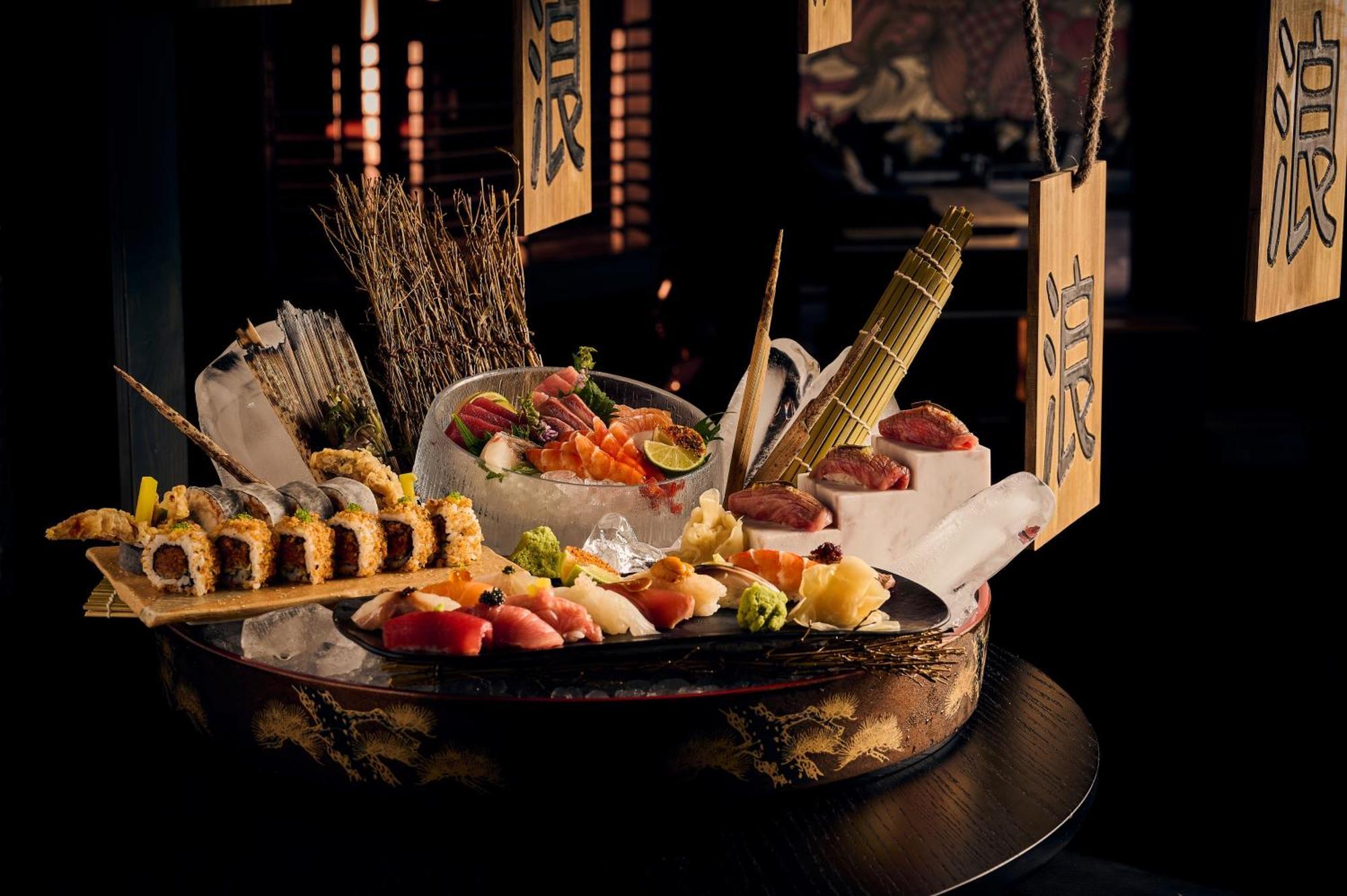 Hotel Five Luxe Dubai Exterior foto A sashimi platter