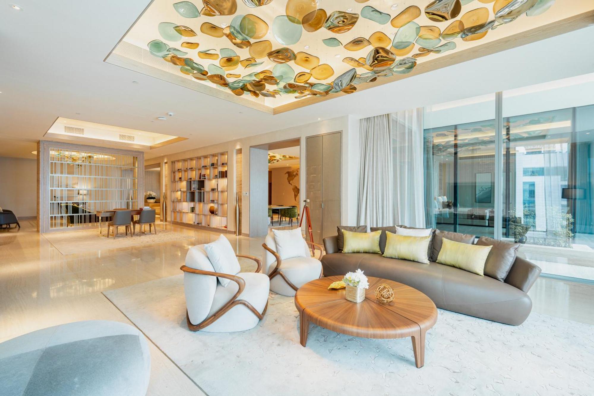 Hotel Five Luxe Dubai Exterior foto The living room of a three-bedroom penthouse