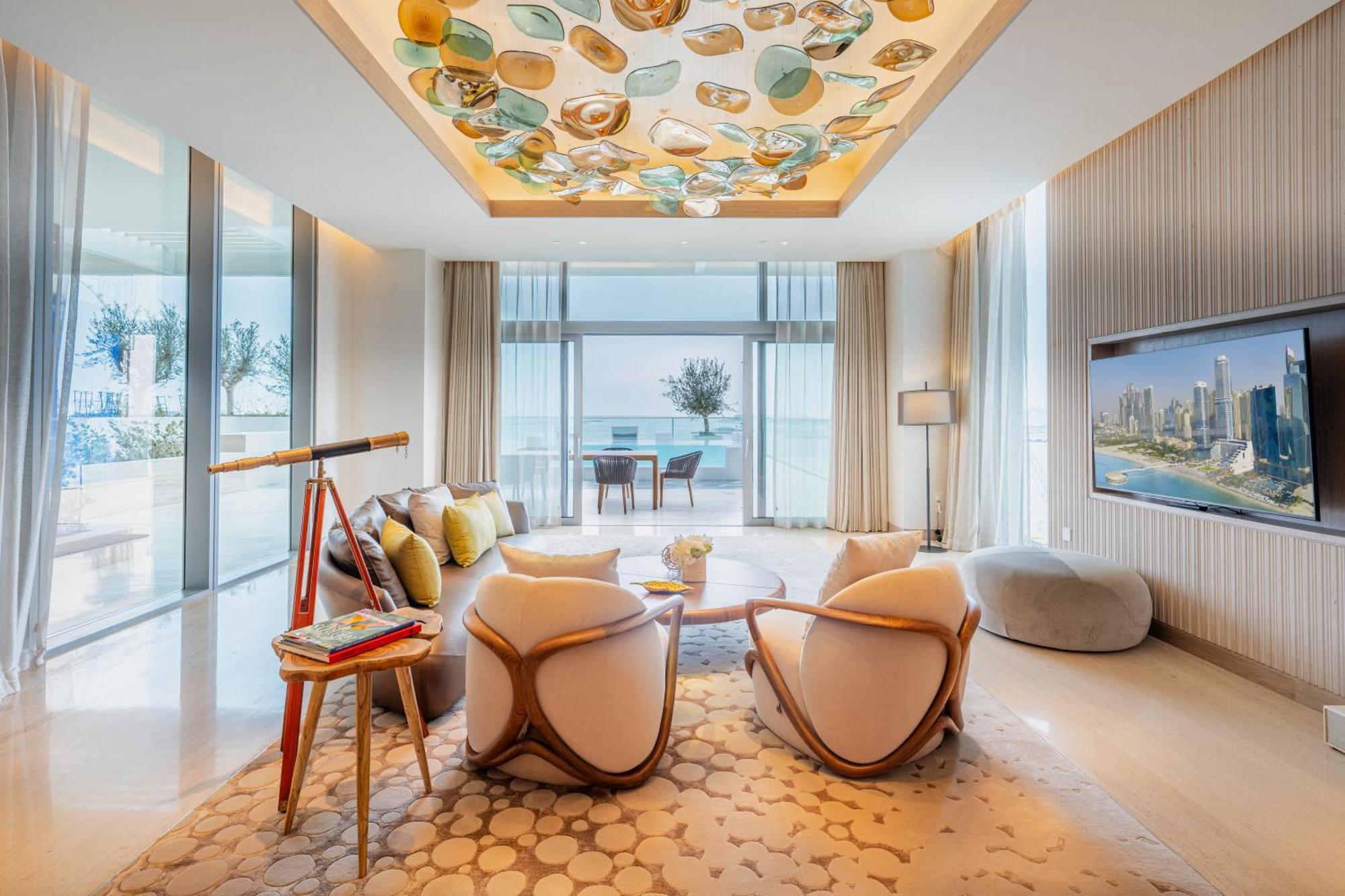 Hotel Five Luxe Dubai Exterior foto The living room of a three-bedroom apartment