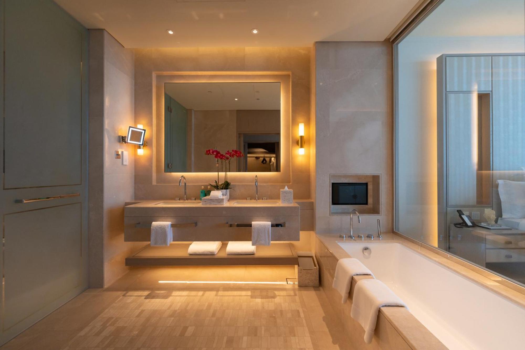 Hotel Five Luxe Dubai Exterior foto Bathroom