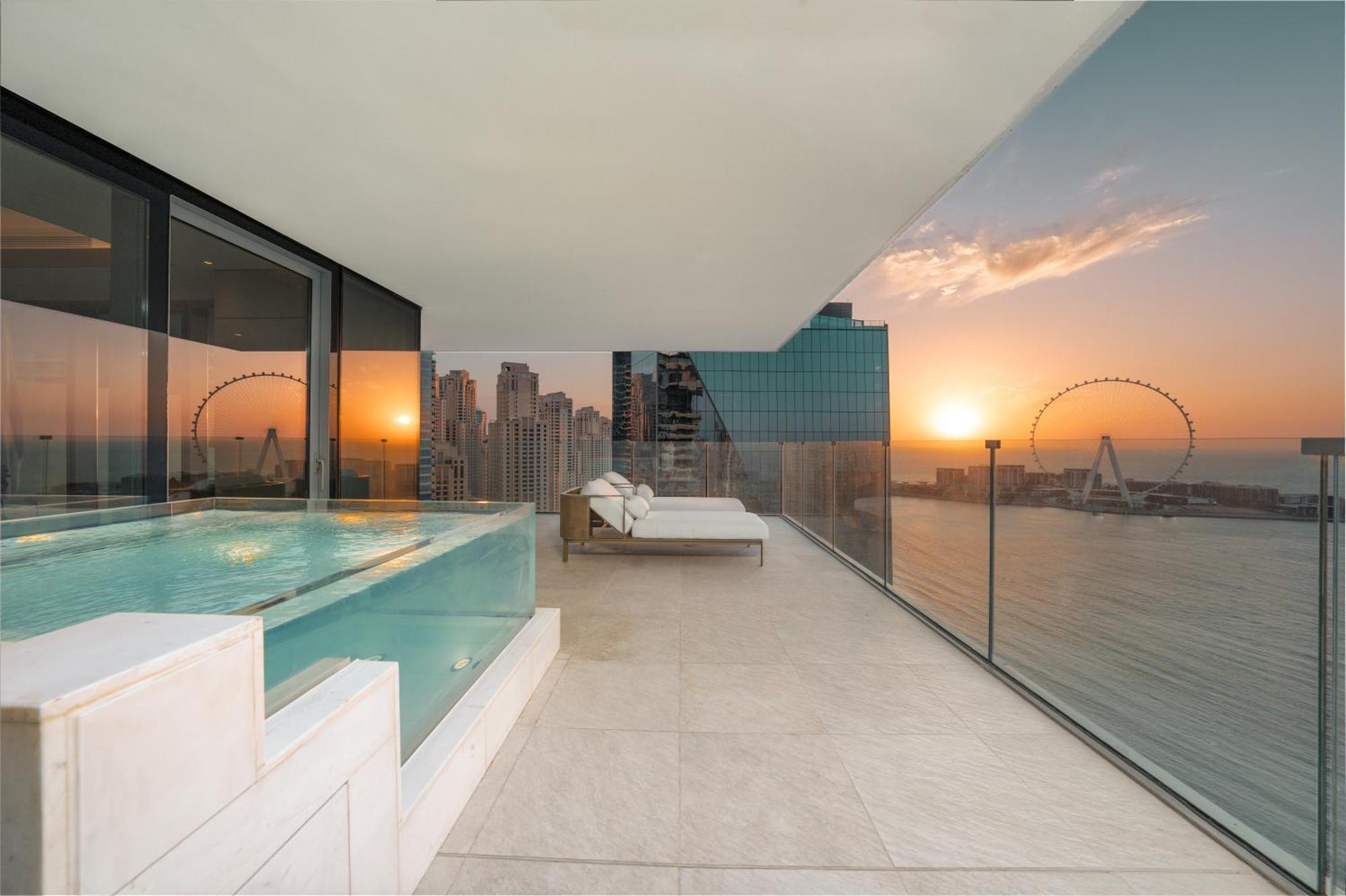 Hotel Five Luxe Dubai Exterior foto Sky Pool at The View